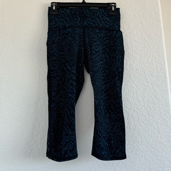 Lululemon Train Times Crop - Picture 3 of 5